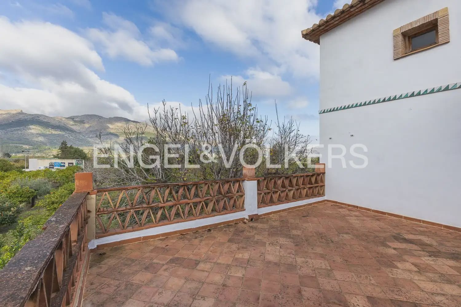 6 quarto Quinta/Casa Rural para venda em Orba com piscina garagem - 690 000 € (Ref: 9898281)