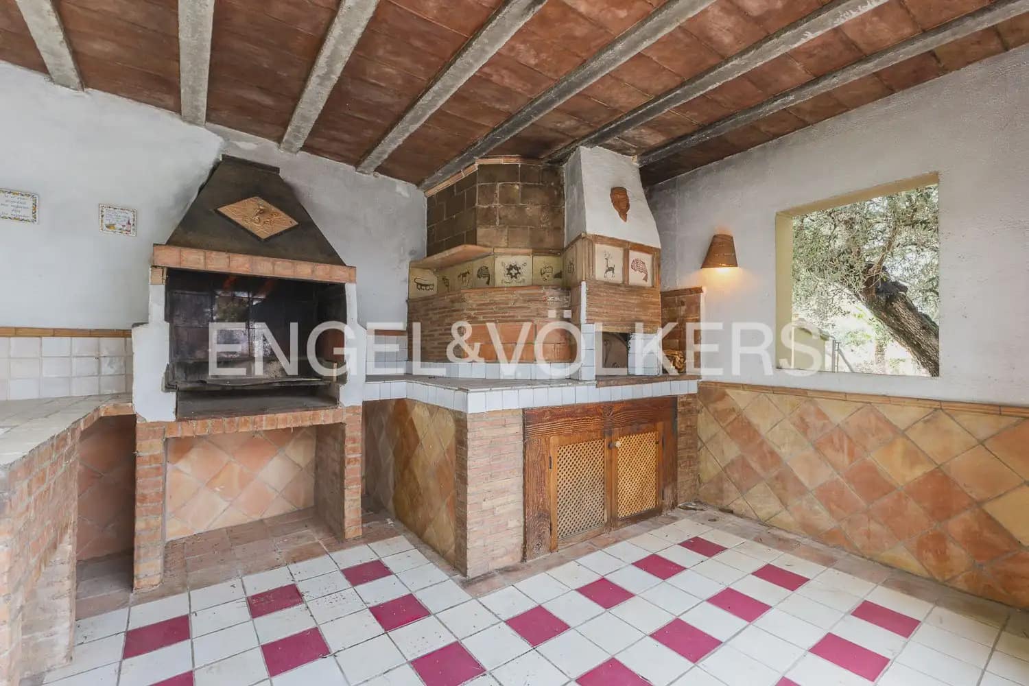 6 quarto Quinta/Casa Rural para venda em Orba com piscina garagem - 690 000 € (Ref: 9898281)