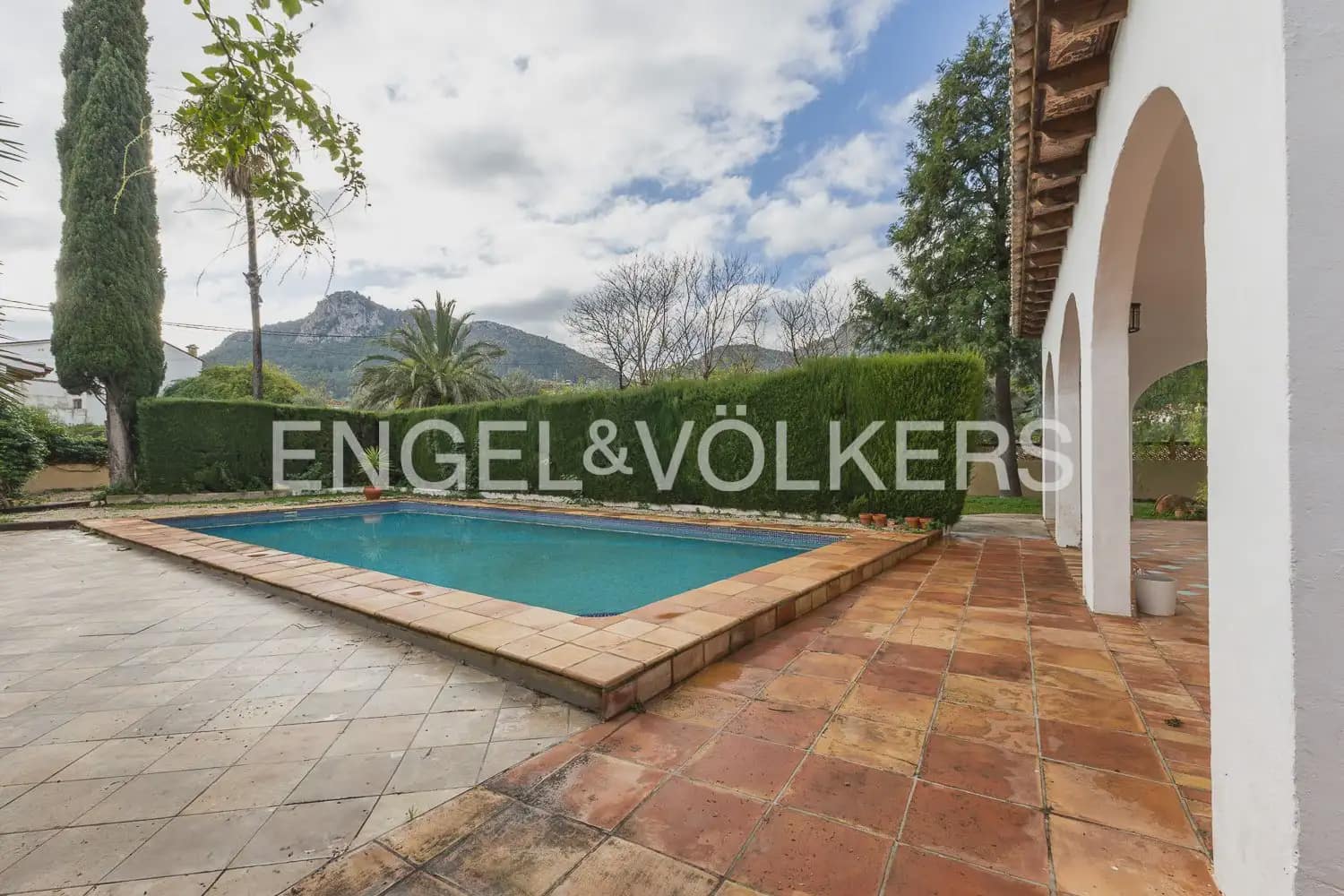 6 quarto Quinta/Casa Rural para venda em Orba com piscina garagem - 690 000 € (Ref: 9898281)