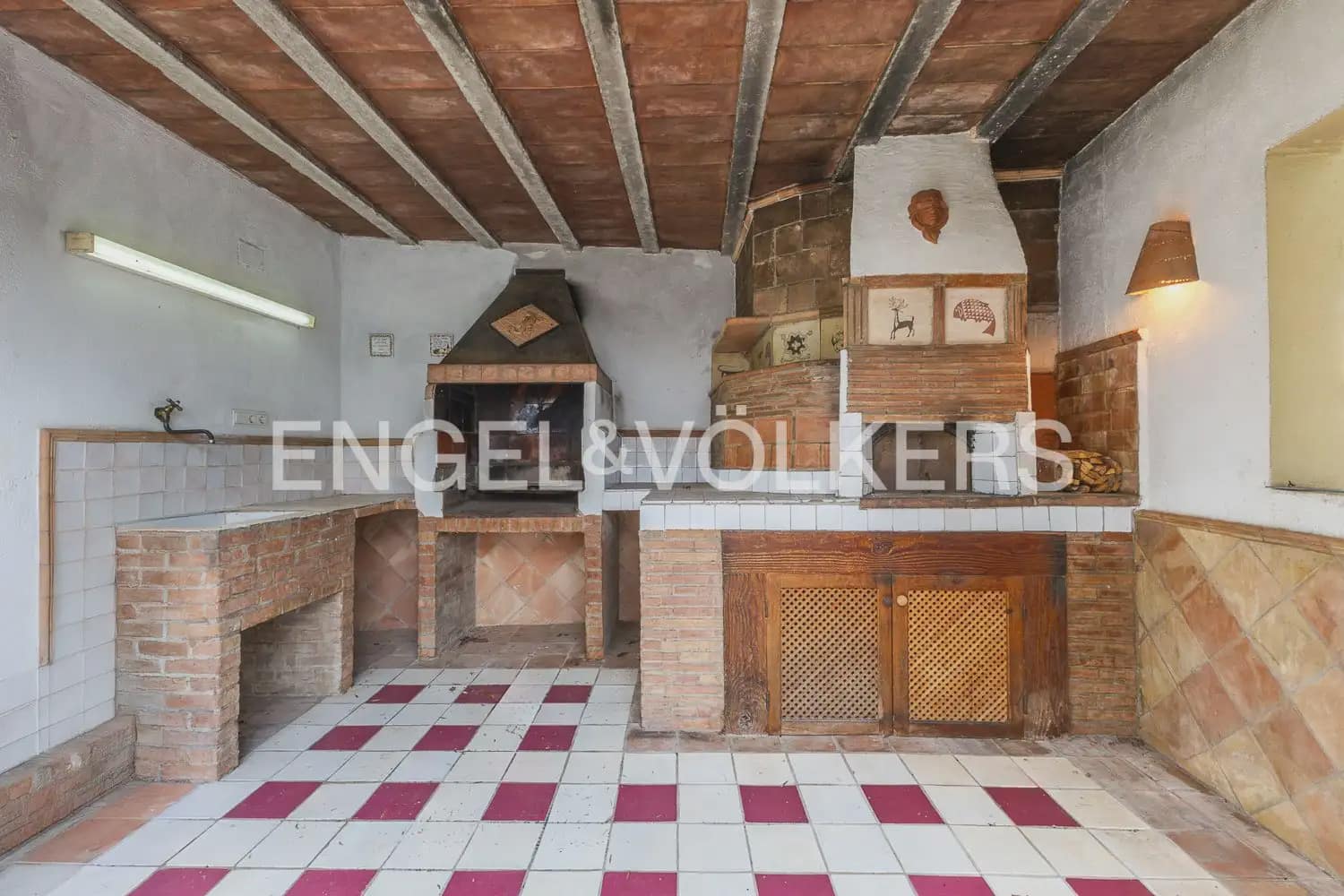 6 quarto Quinta/Casa Rural para venda em Orba com piscina garagem - 690 000 € (Ref: 9898281)