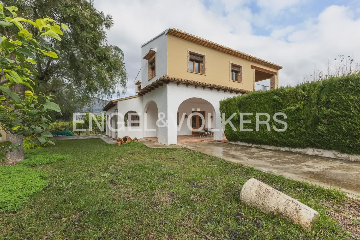 6 quarto Quinta/Casa Rural para venda em Orba com piscina garagem - 690 000 € (Ref: 9898281)