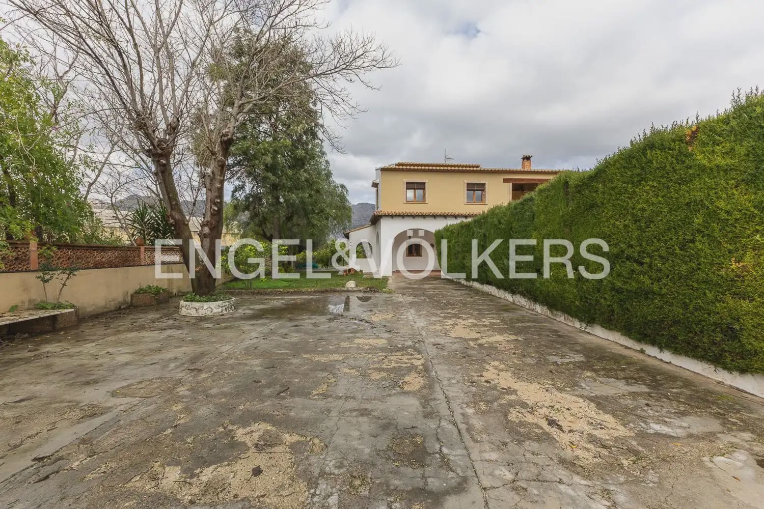 6 quarto Quinta/Casa Rural para venda em Orba com piscina garagem - 690 000 € (Ref: 9898281)