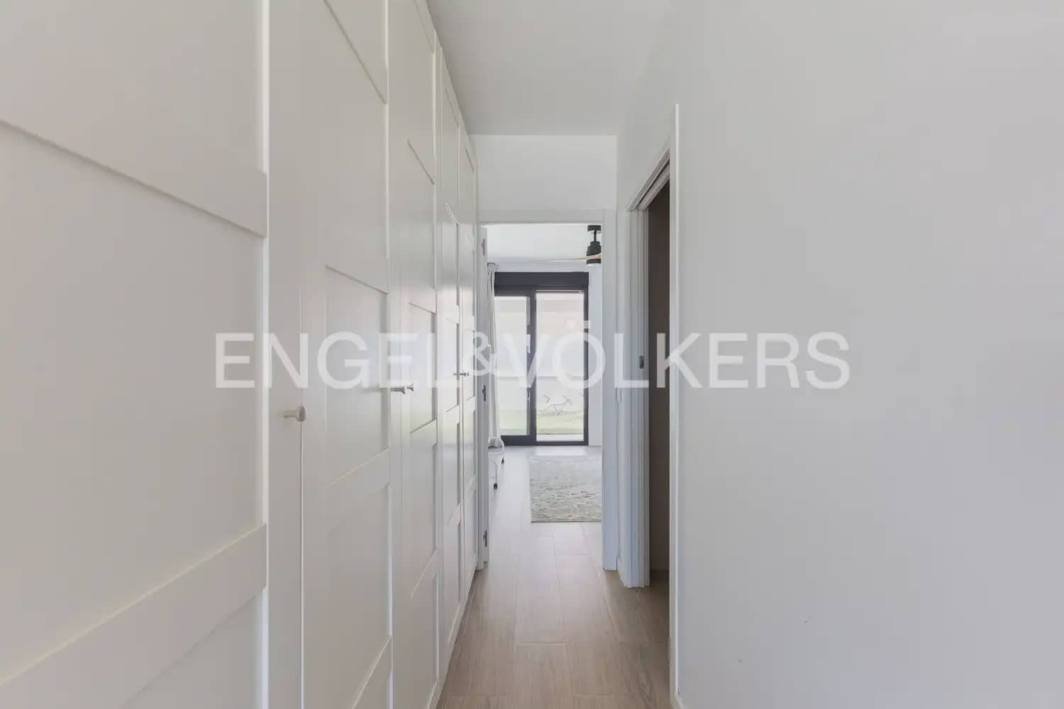 4 bedroom Villa for rent in Alfara del Patriarca - € 2,800 (Ref: 9898284)