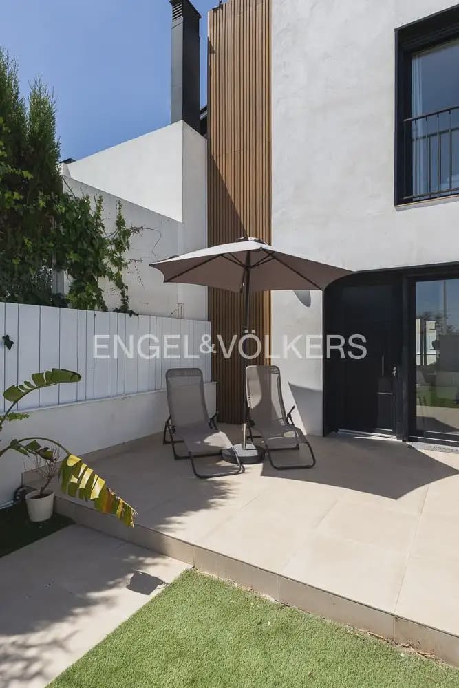 4 bedroom Villa for rent in Alfara del Patriarca - € 2,800 (Ref: 9898284)