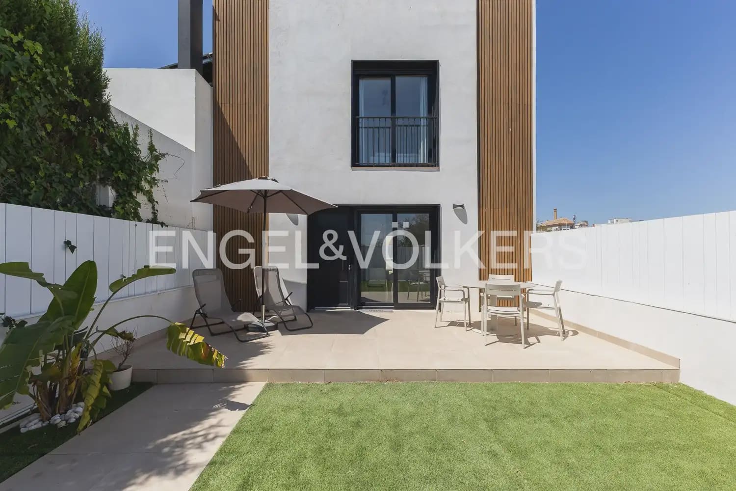 4 bedroom Villa for rent in Alfara del Patriarca - € 2,800 (Ref: 9898284)