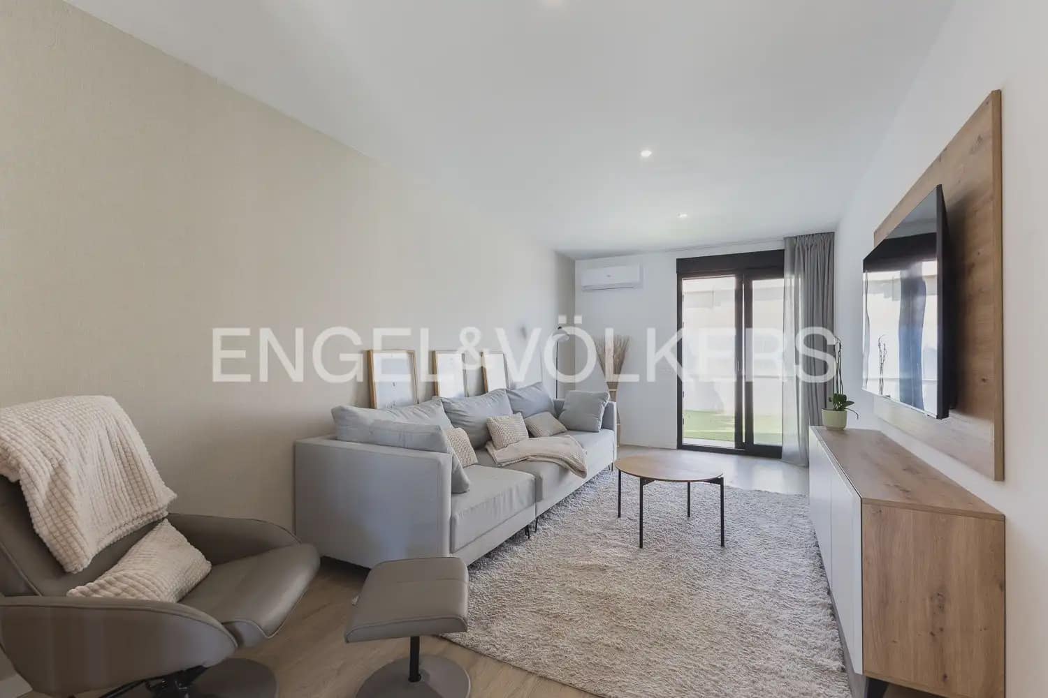 4 bedroom Villa for rent in Alfara del Patriarca - € 2,800 (Ref: 9898284)