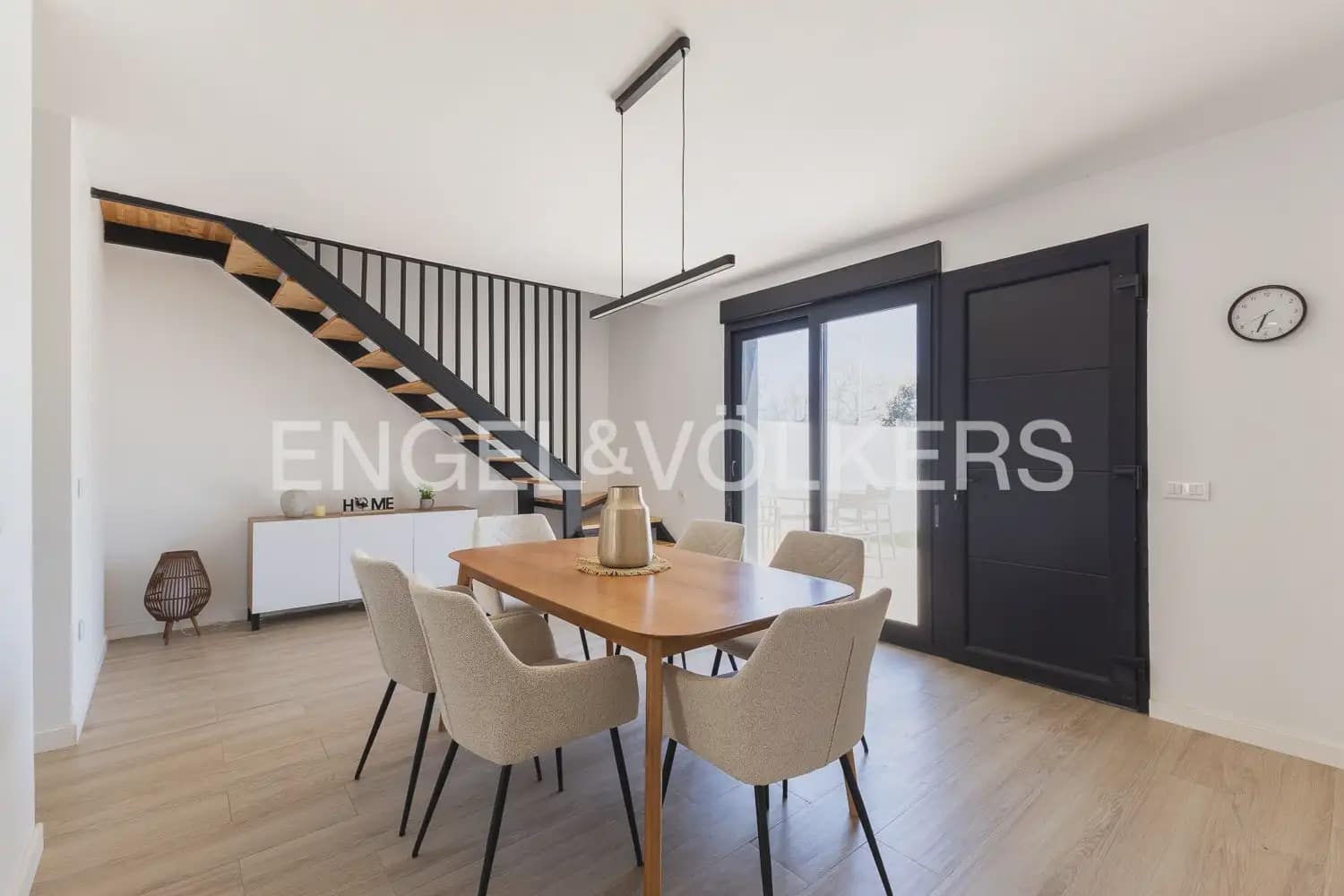 4 bedroom Villa for rent in Alfara del Patriarca - € 2,800 (Ref: 9898284)