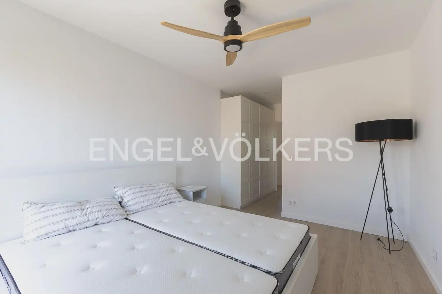 4 bedroom Villa for rent in Alfara del Patriarca - € 2,800 (Ref: 9898284)