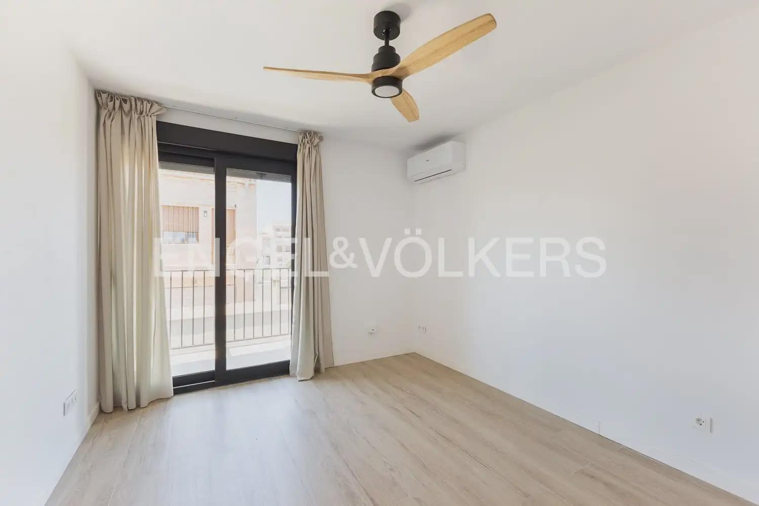 4 bedroom Villa for rent in Alfara del Patriarca - € 2,800 (Ref: 9898284)