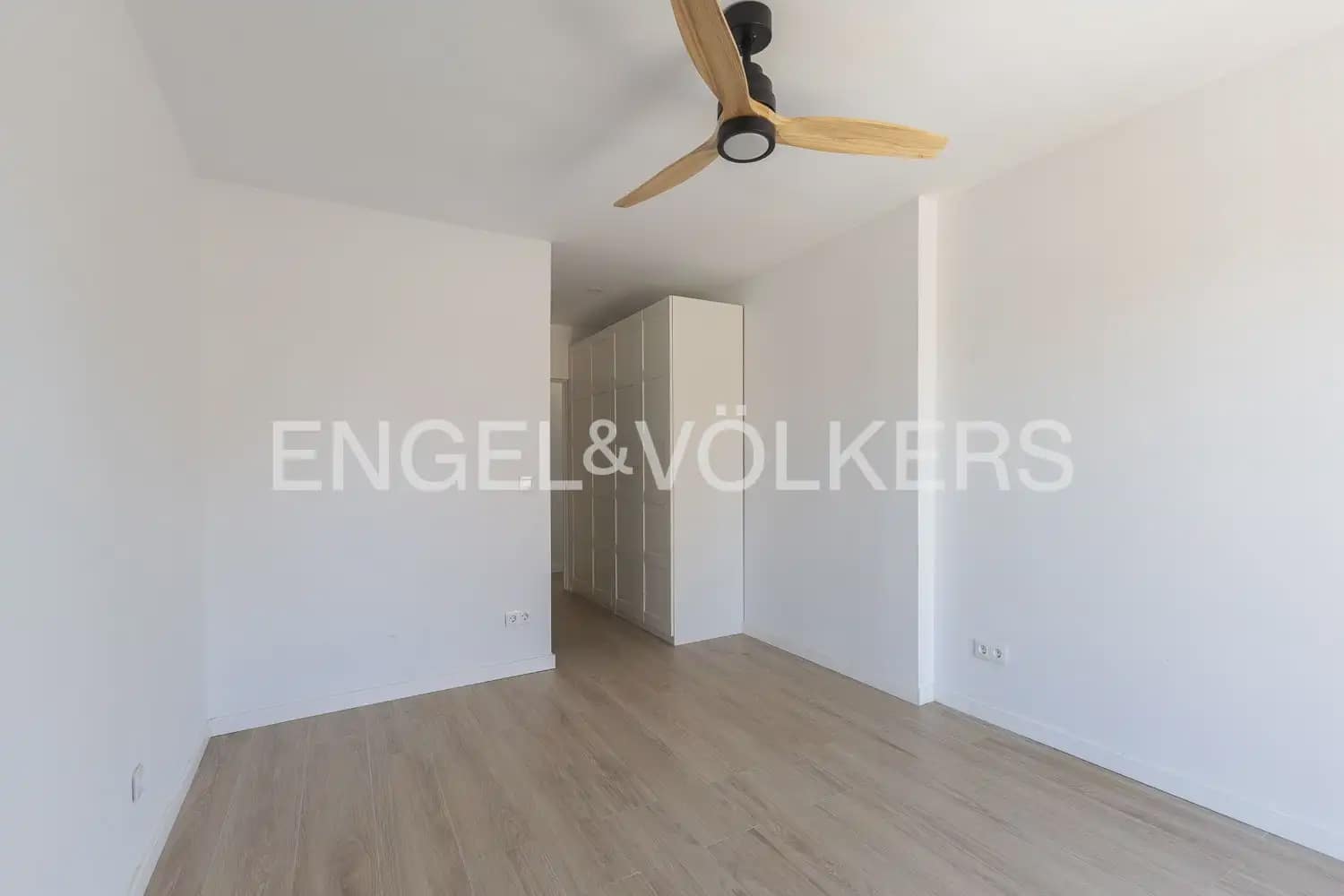 4 bedroom Villa for rent in Alfara del Patriarca - € 2,800 (Ref: 9898284)
