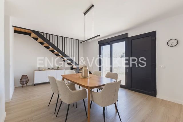 4 bedroom Villa for rent in Alfara del Patriarca - € 2,800 (Ref: 9898284)