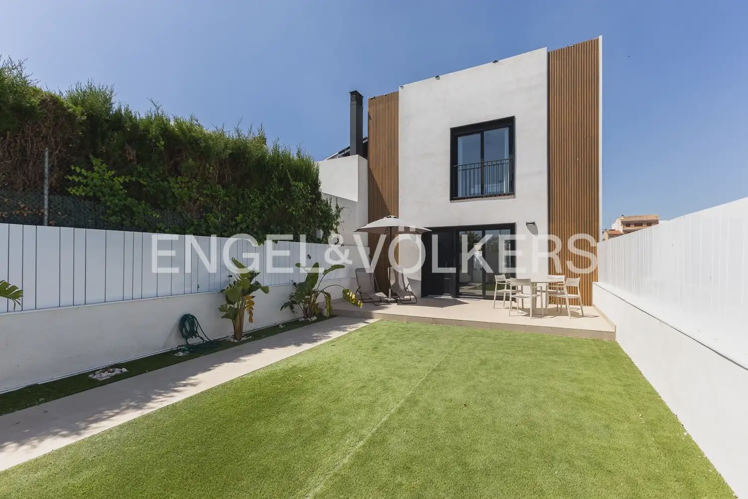 4 bedroom Villa for rent in Alfara del Patriarca - € 2,800 (Ref: 9898284)