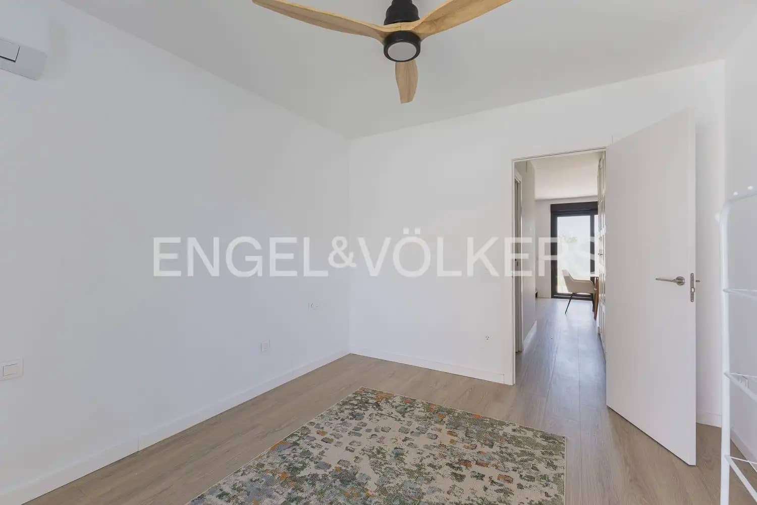 4 bedroom Villa for rent in Alfara del Patriarca - € 2,800 (Ref: 9898284)