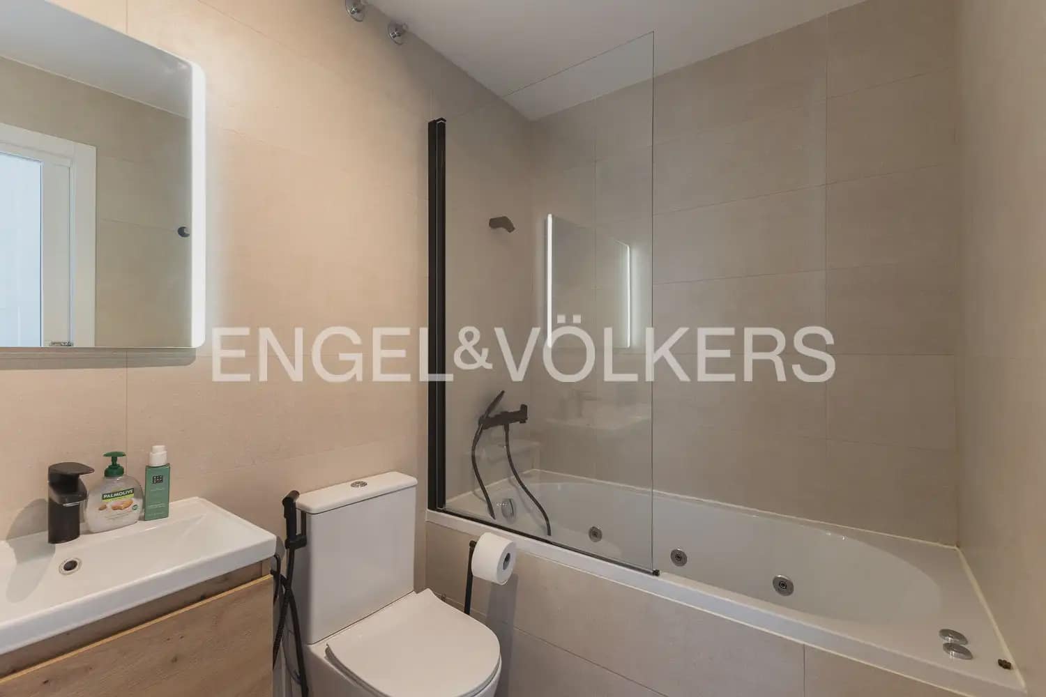 4 bedroom Villa for rent in Alfara del Patriarca - € 2,800 (Ref: 9898284)