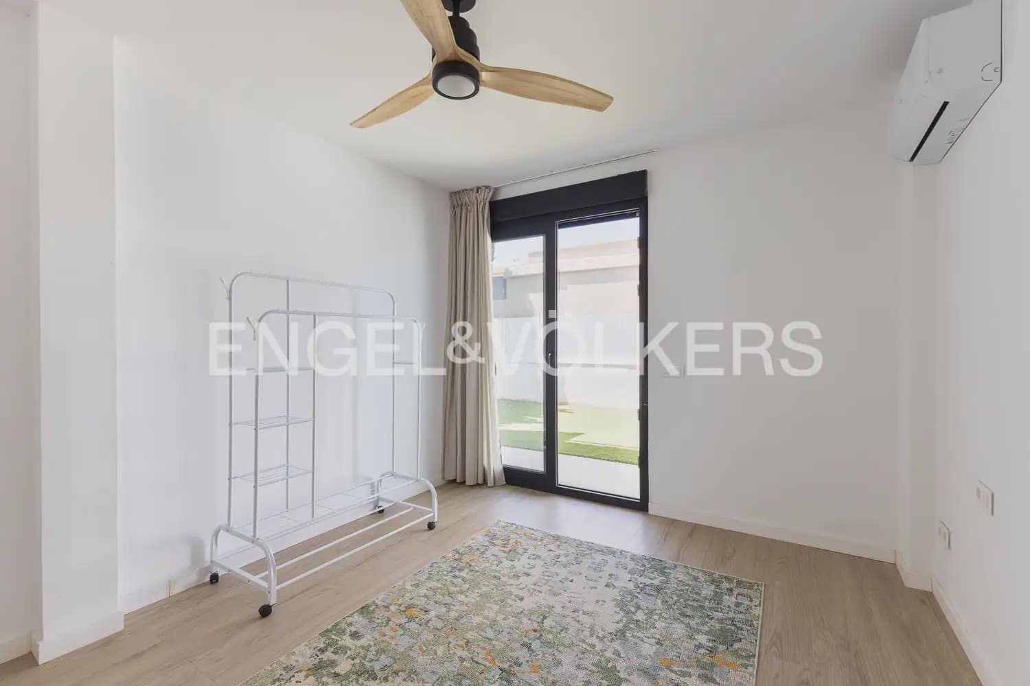 4 bedroom Villa for rent in Alfara del Patriarca - € 2,800 (Ref: 9898284)