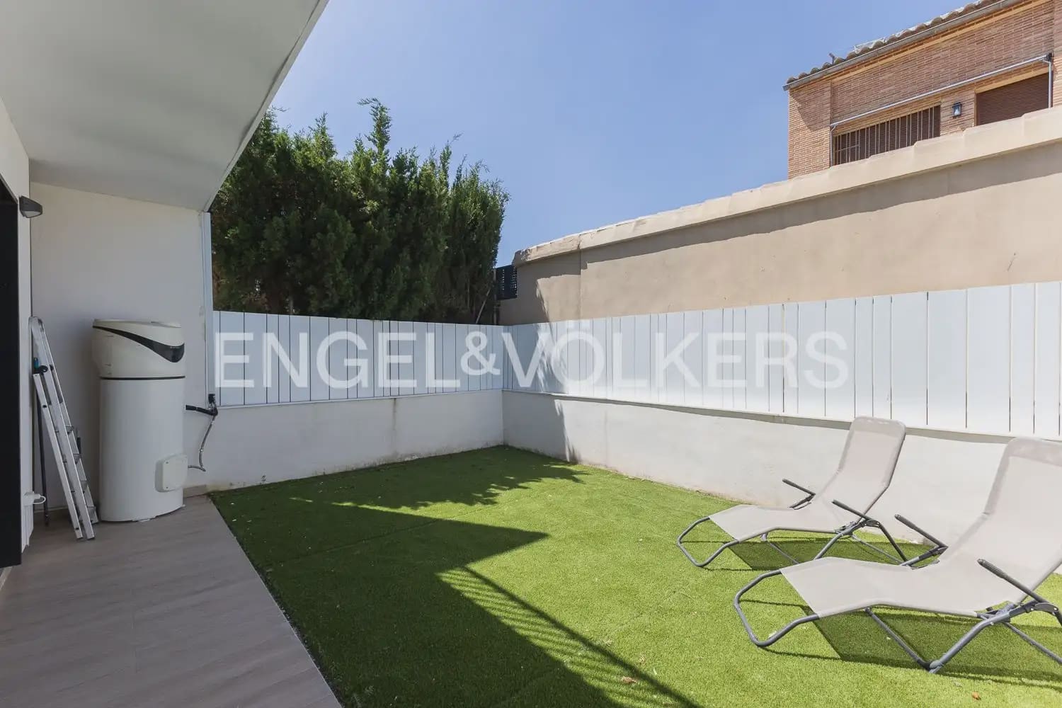 4 bedroom Villa for rent in Alfara del Patriarca - € 2,800 (Ref: 9898284)