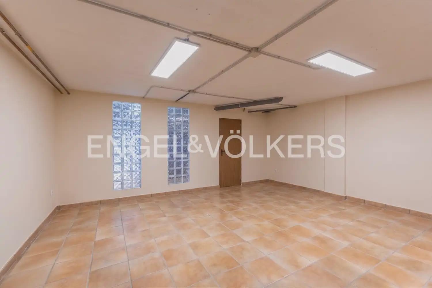 4 makuuhuone Rivitalo myytävänä paikassa Castello de la Plana mukana 
autotalli - 475 000 € (Ref: 9898285)