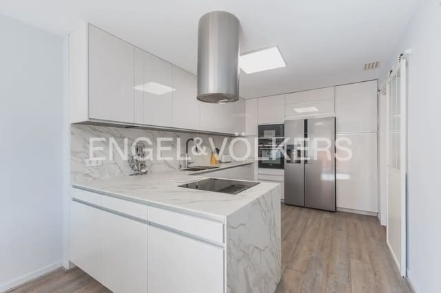 4 makuuhuone Rivitalo myytävänä paikassa Norte, Castelló de la Plana mukana 
autotalli - 475 000 € (Ref: 9898285)
