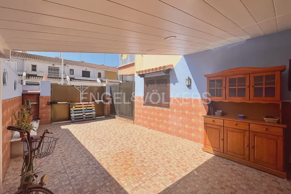 3 bedroom Penthouse for rent in Sueca with pool garage - € 3,500 (Ref: 9898286)