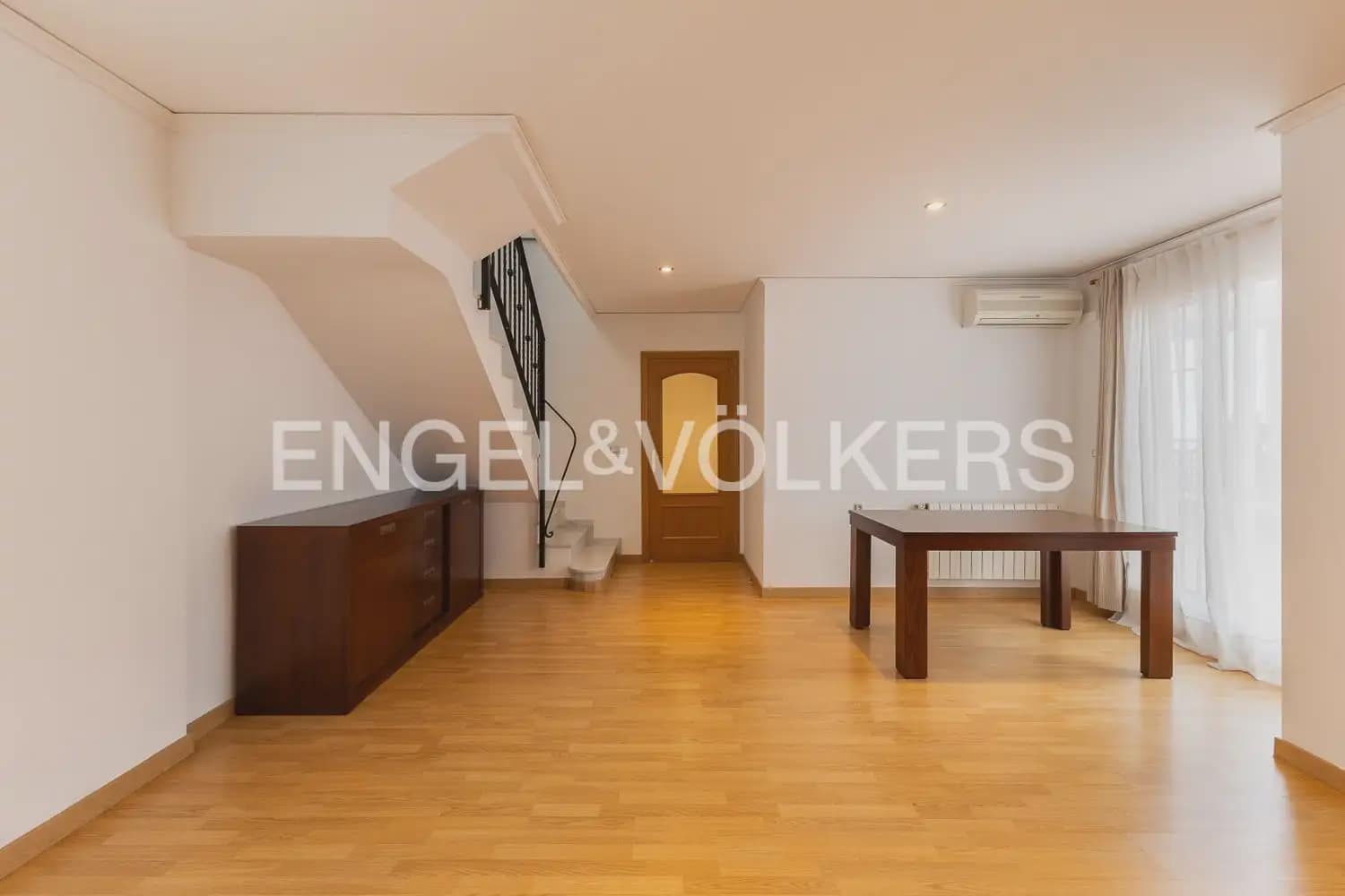 Ático de 3 habitaciones en Sagunto / Sagunt en alquiler con garaje - 1.600 € (Ref: 9898292)