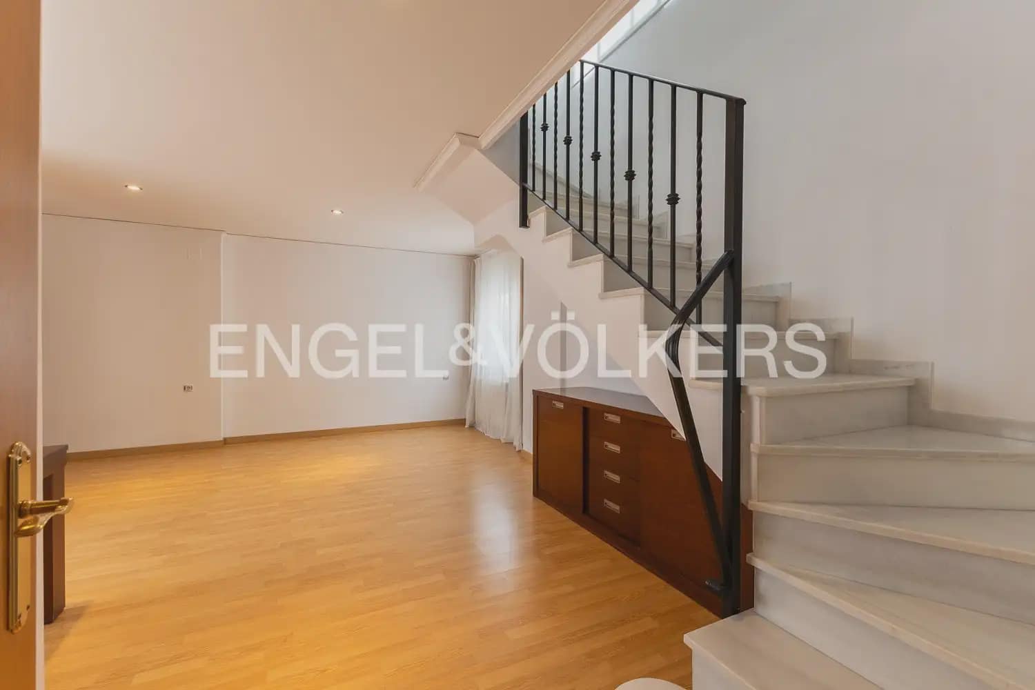Ático de 3 habitaciones en Sagunto / Sagunt en alquiler con garaje - 1.600 € (Ref: 9898292)