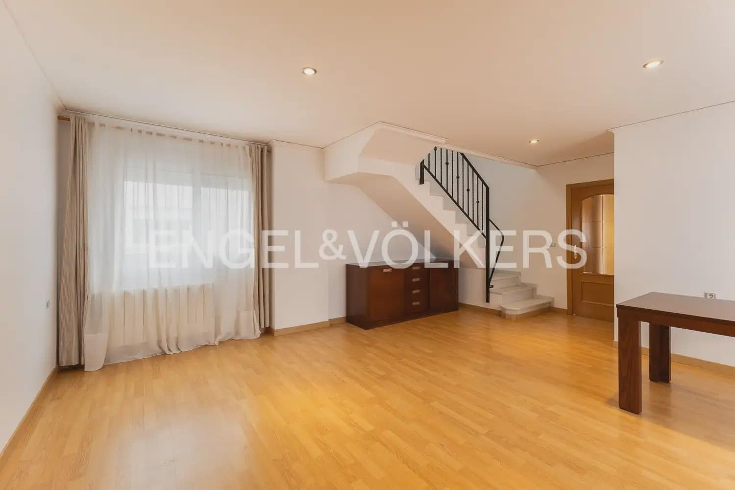 Ático de 3 habitaciones en Sagunto / Sagunt en alquiler con garaje - 1.600 € (Ref: 9898292)