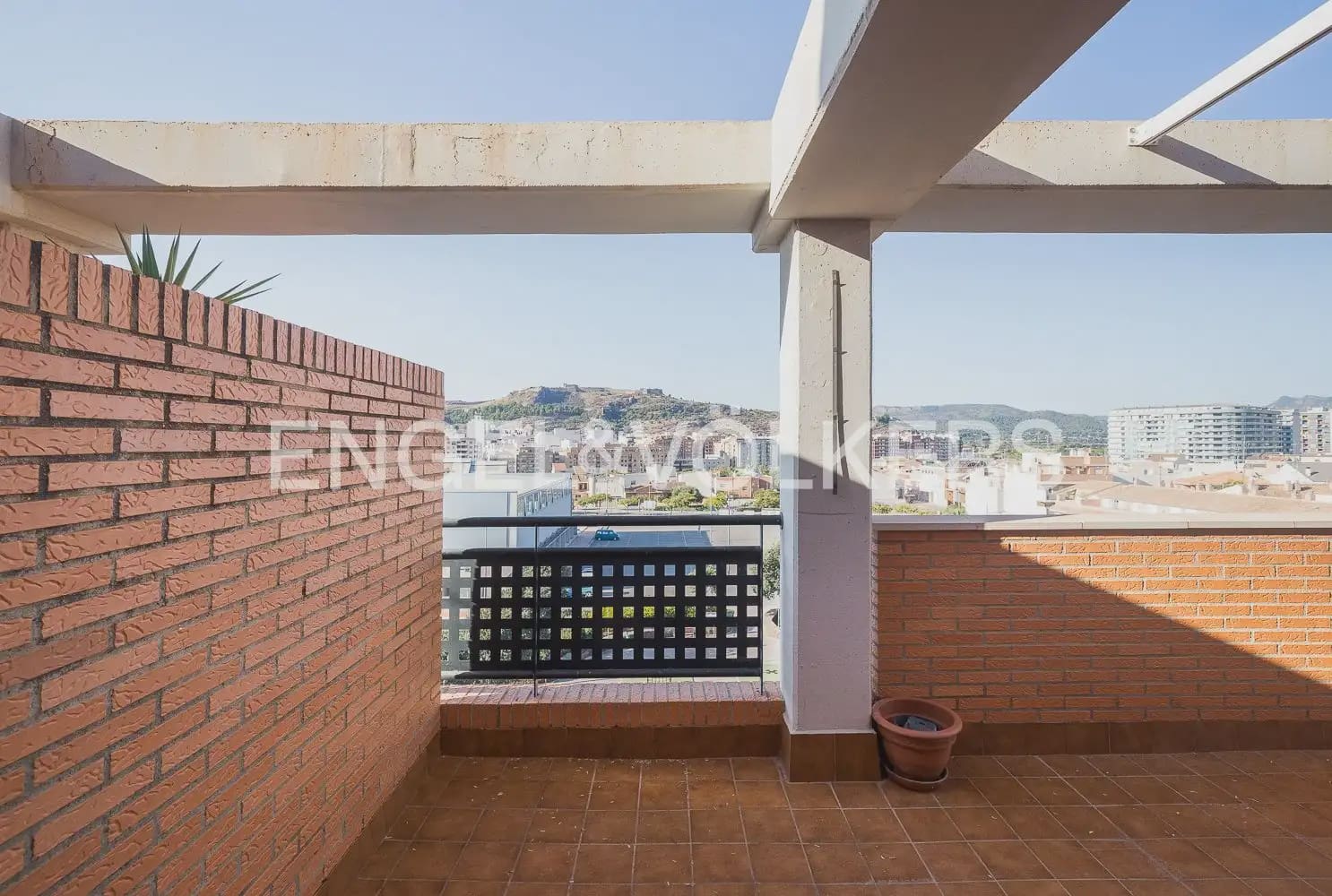 Ático de 3 habitaciones en Sagunto / Sagunt en alquiler con garaje - 1.600 € (Ref: 9898292)