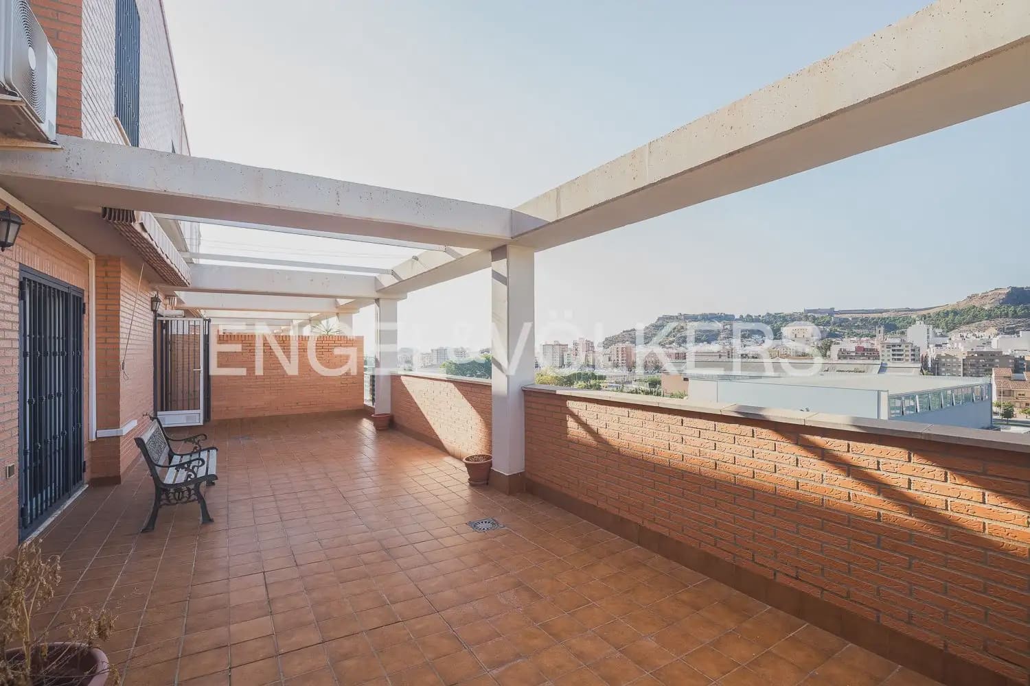 Ático de 3 habitaciones en Sagunto / Sagunt en alquiler con garaje - 1.600 € (Ref: 9898292)