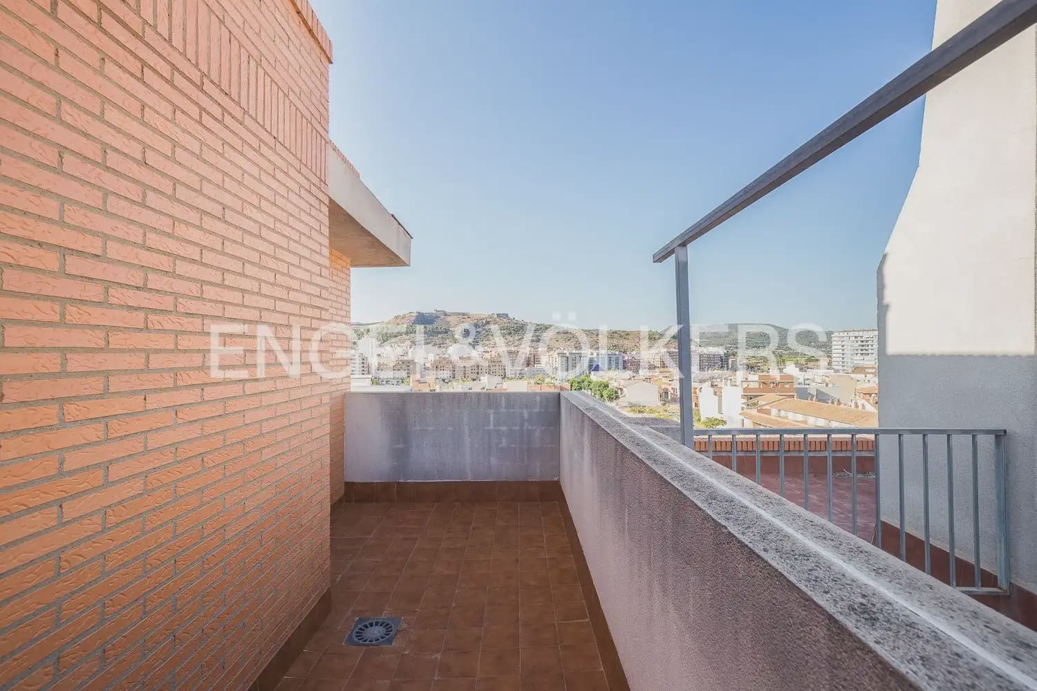 Ático de 3 habitaciones en Sagunto / Sagunt en alquiler con garaje - 1.600 € (Ref: 9898292)