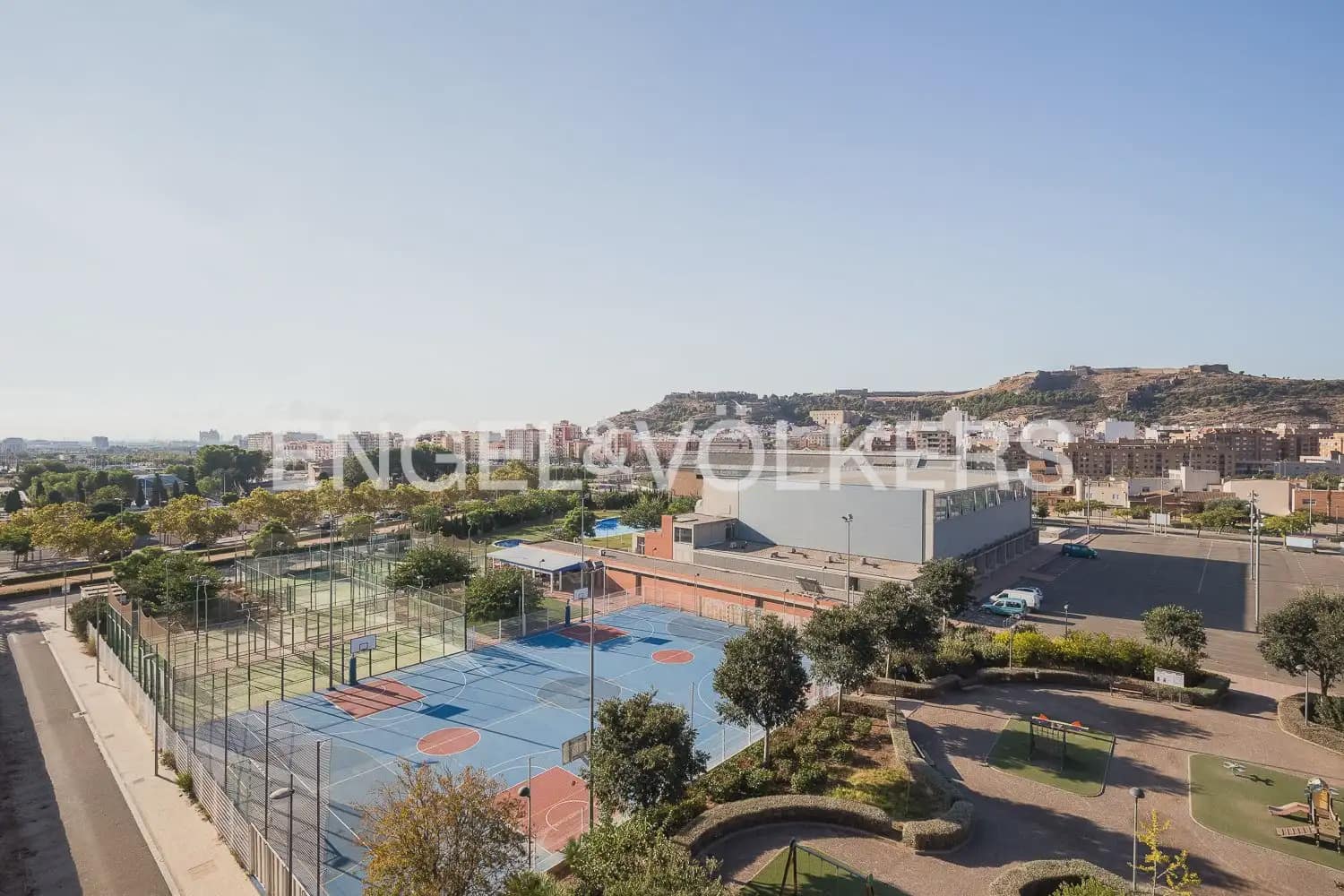 Ático de 3 habitaciones en Sagunto / Sagunt en alquiler con garaje - 1.600 € (Ref: 9898292)