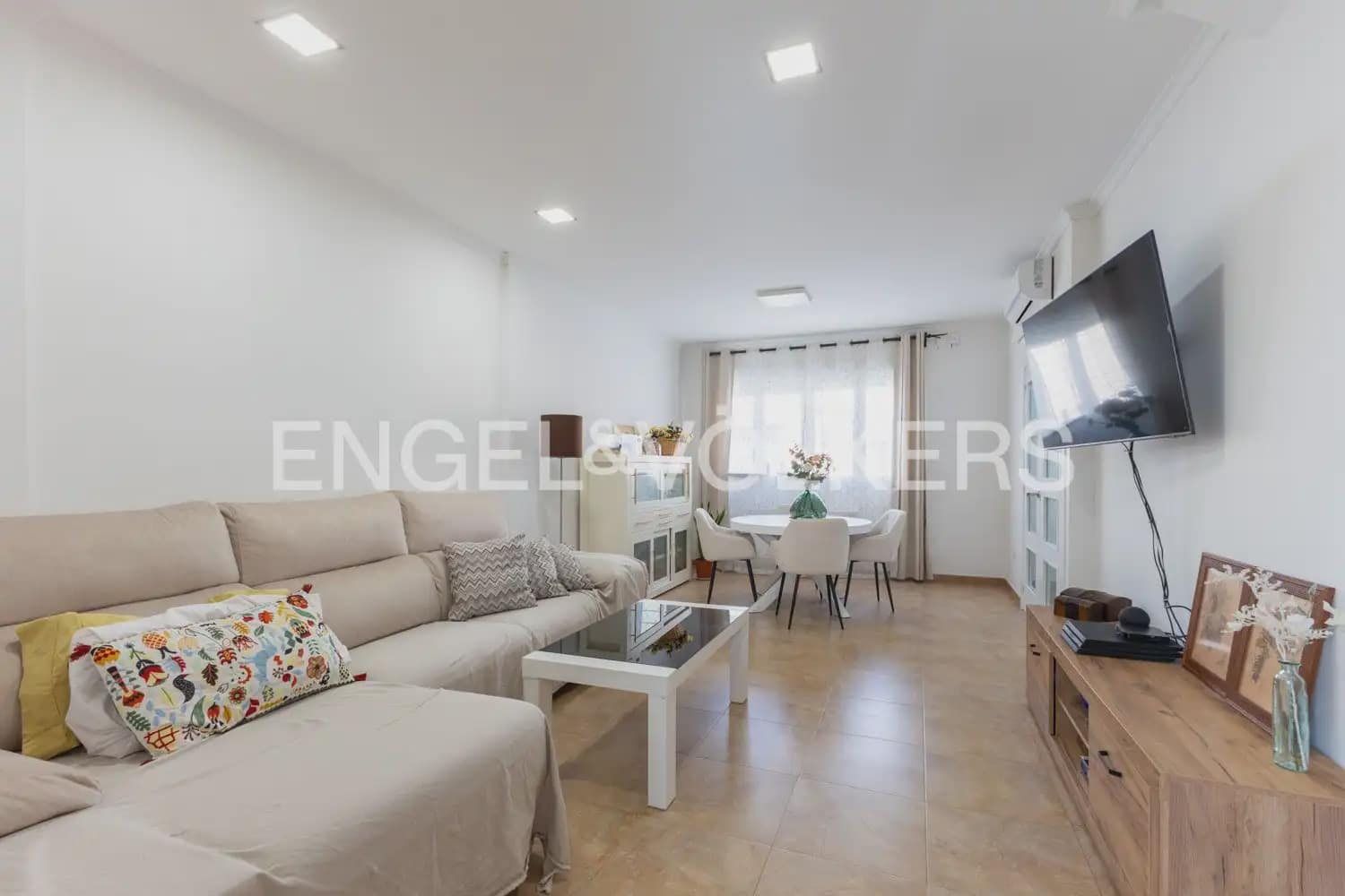 4 Zimmer Haus zu verkaufen in Requena mit Garage - 270.000 € (Ref: 9898293)
