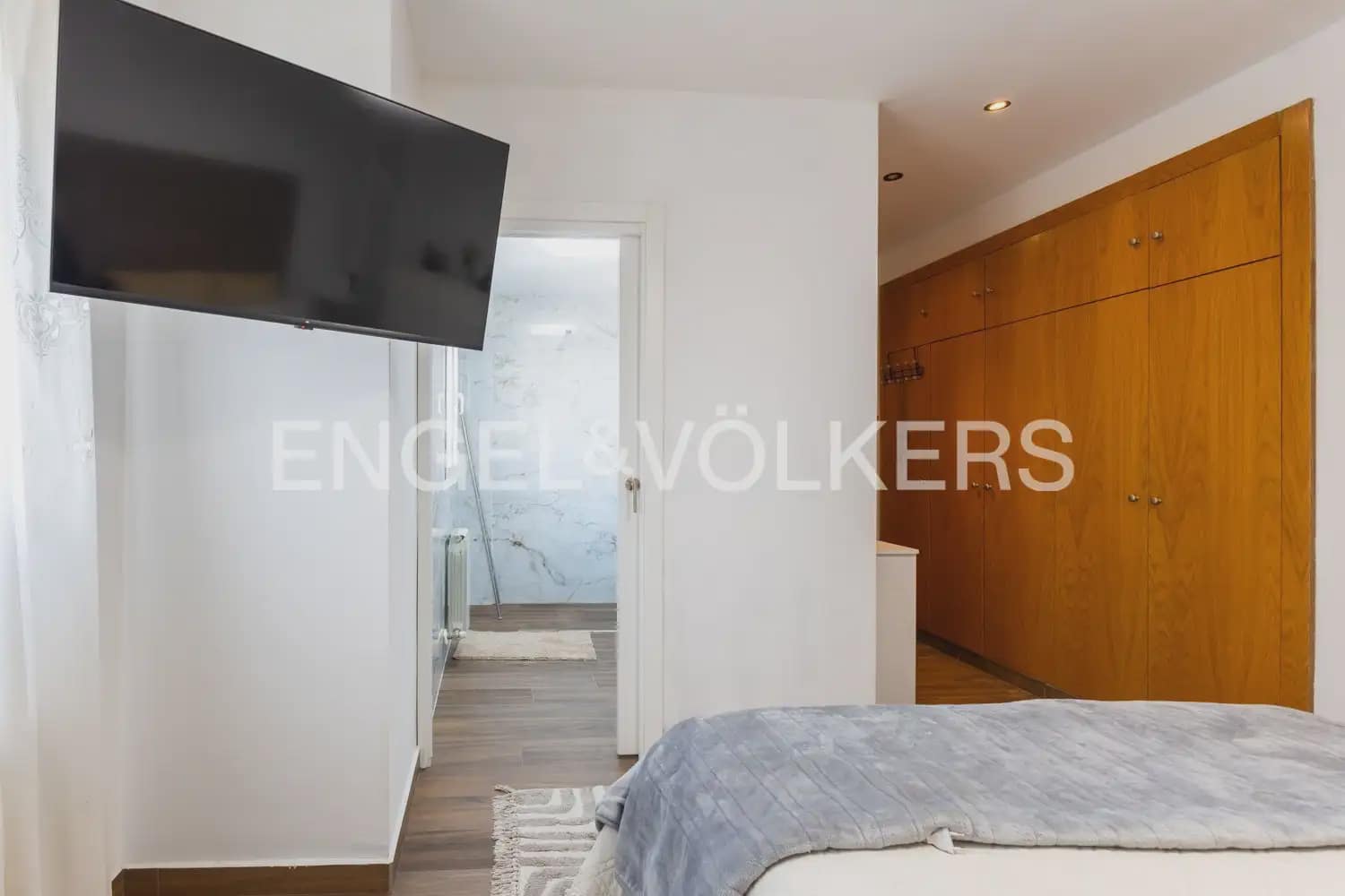 4 Zimmer Haus zu verkaufen in Requena mit Garage - 270.000 € (Ref: 9898293)