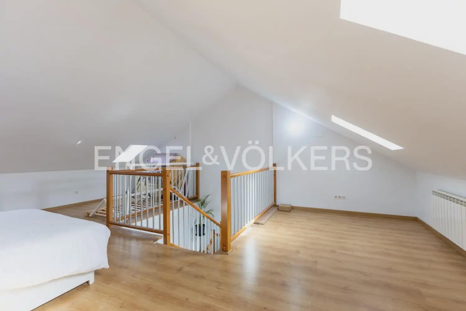 4 Zimmer Haus zu verkaufen in Requena mit Garage - 270.000 € (Ref: 9898293)