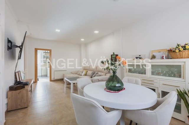 4 bedroom Townhouse for sale in Requena with garage - € 270,000 (Ref: 9898293)