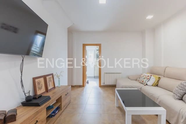 4 bedroom Townhouse for sale in Requena with garage - € 270,000 (Ref: 9898293)