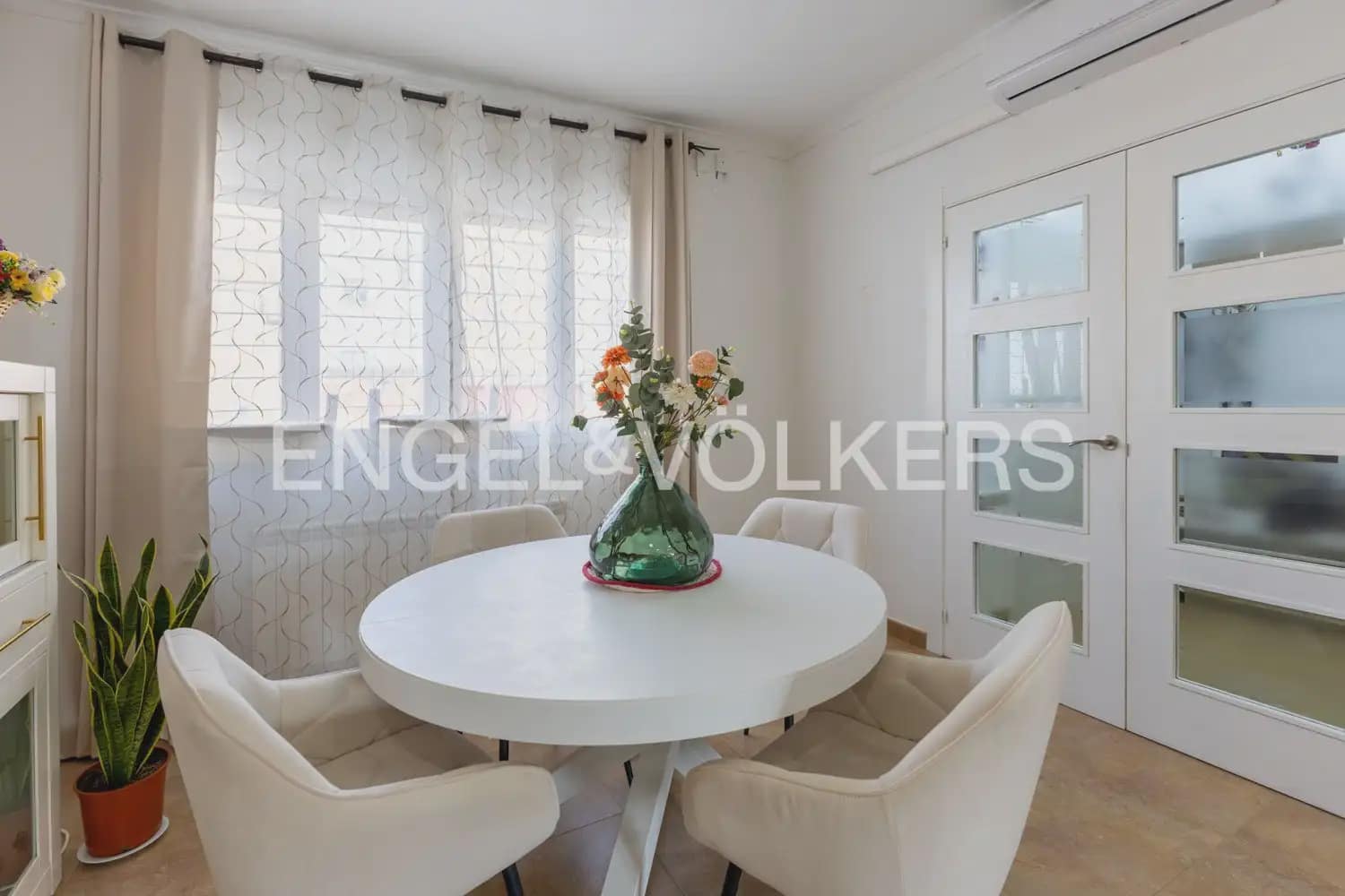4 Zimmer Haus zu verkaufen in Requena mit Garage - 270.000 € (Ref: 9898293)
