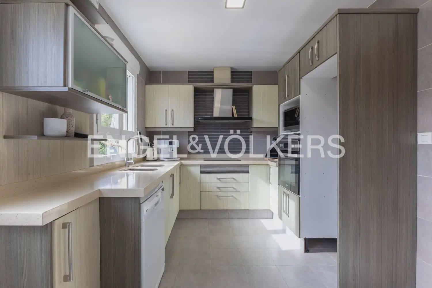 4 Zimmer Haus zu verkaufen in Requena mit Garage - 270.000 € (Ref: 9898293)