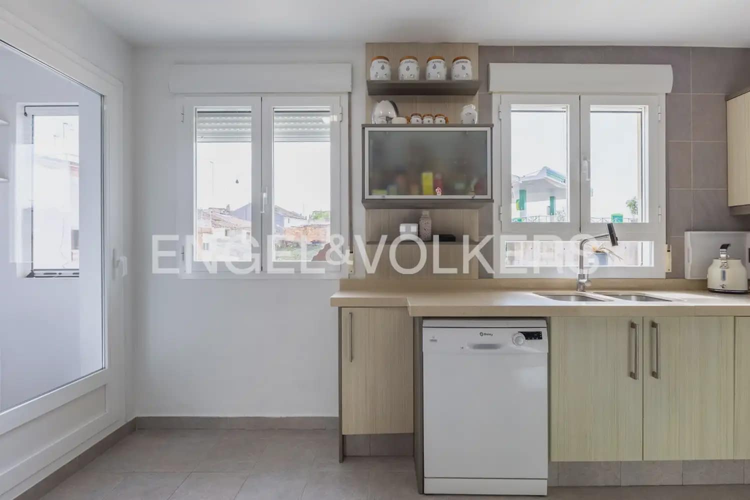 4 Zimmer Haus zu verkaufen in Requena mit Garage - 270.000 € (Ref: 9898293)