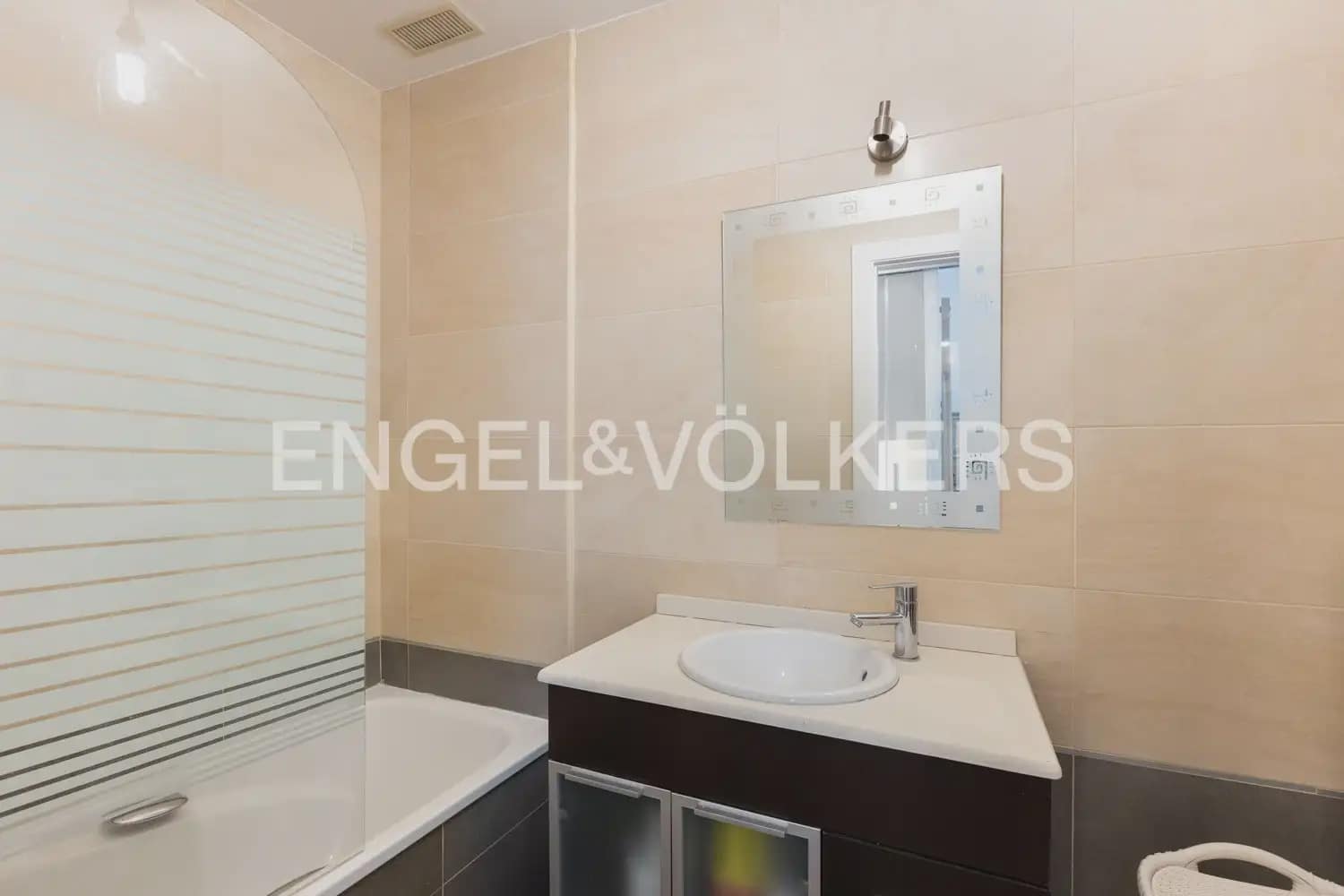 4 Zimmer Haus zu verkaufen in Requena mit Garage - 270.000 € (Ref: 9898293)