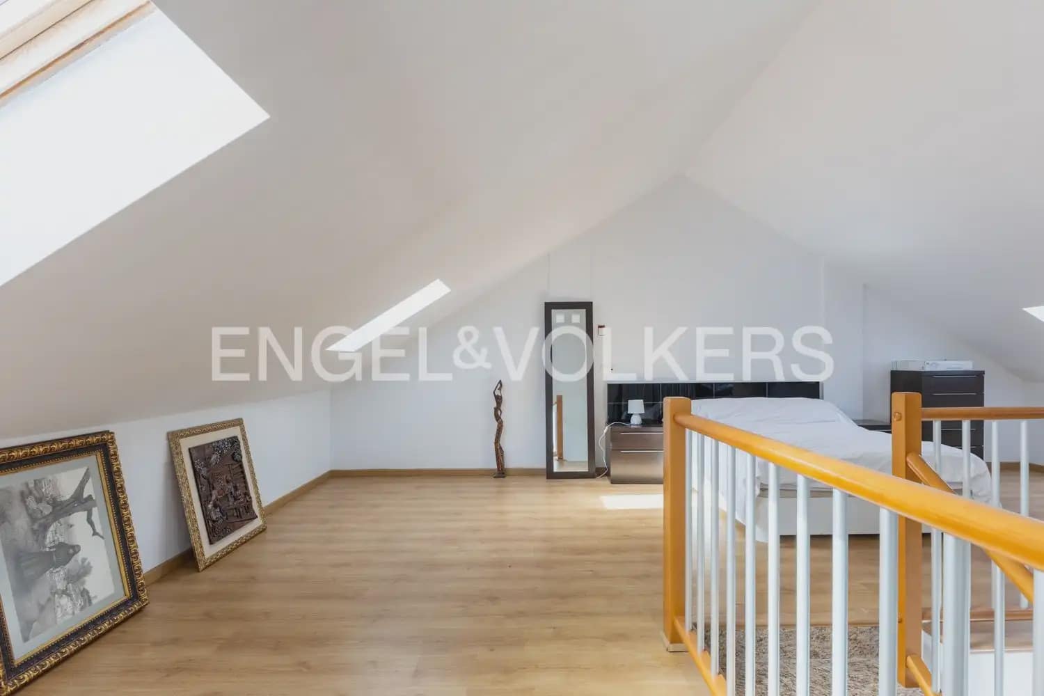 4 Zimmer Haus zu verkaufen in Requena mit Garage - 270.000 € (Ref: 9898293)