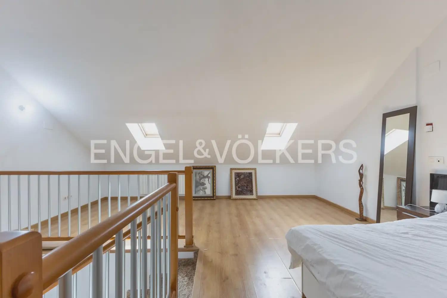 4 Zimmer Haus zu verkaufen in Requena mit Garage - 270.000 € (Ref: 9898293)