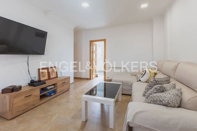 4 bedroom Townhouse for sale in Requena with garage - € 270,000 (Ref: 9898293)