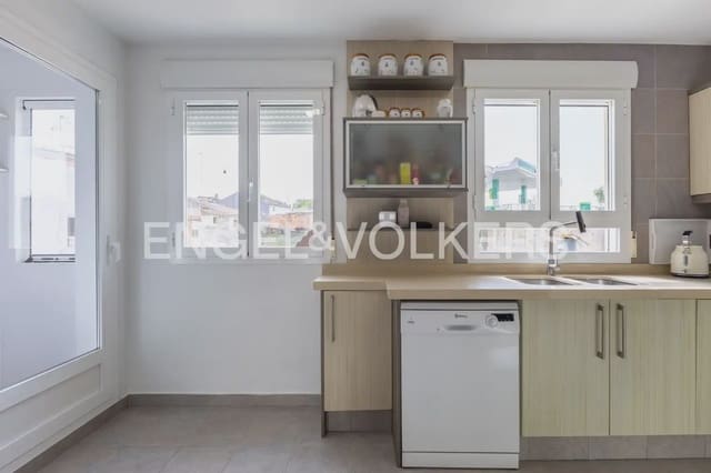 4 bedroom Townhouse for sale in Requena with garage - € 270,000 (Ref: 9898293)