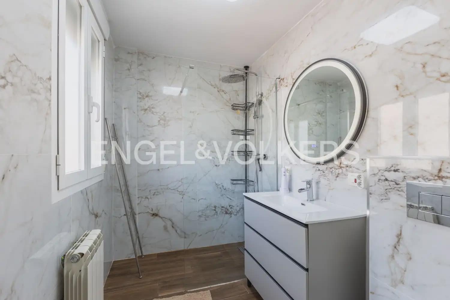 4 Zimmer Haus zu verkaufen in Requena mit Garage - 270.000 € (Ref: 9898293)