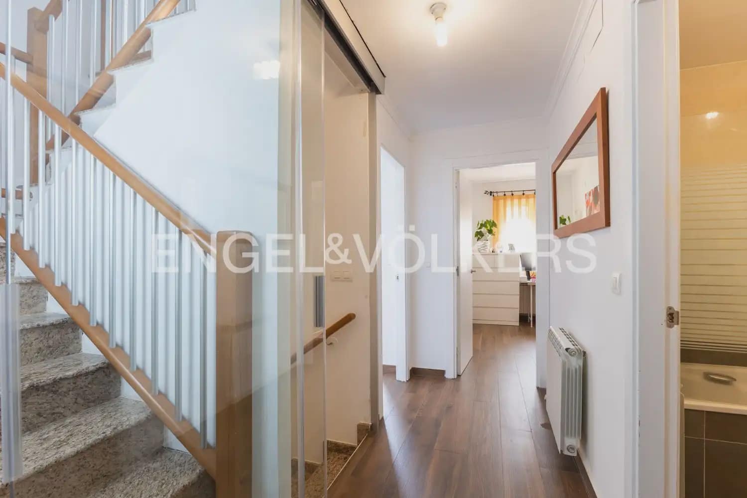 4 Zimmer Haus zu verkaufen in Requena mit Garage - 270.000 € (Ref: 9898293)