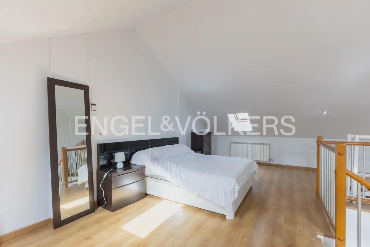 4 Zimmer Haus zu verkaufen in Requena mit Garage - 270.000 € (Ref: 9898293)