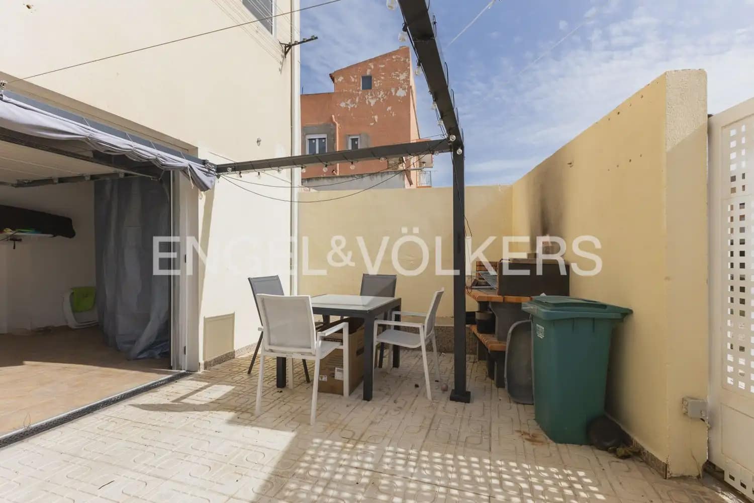 4 Zimmer Haus zu verkaufen in Requena mit Garage - 270.000 € (Ref: 9898293)