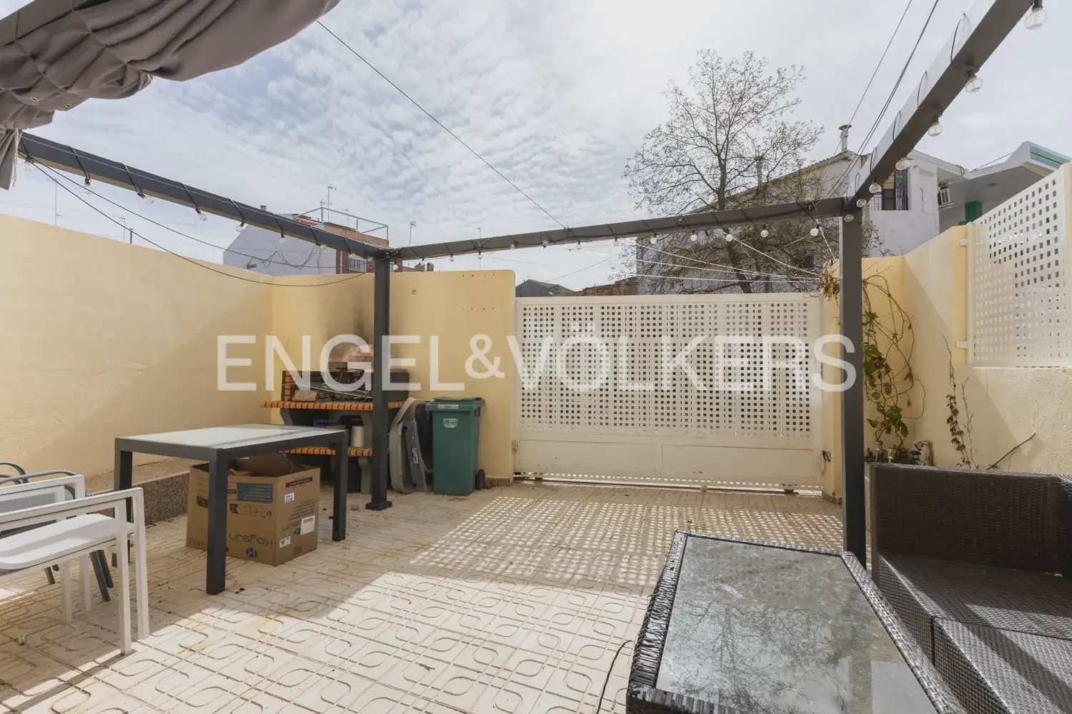 4 Zimmer Haus zu verkaufen in Requena mit Garage - 270.000 € (Ref: 9898293)