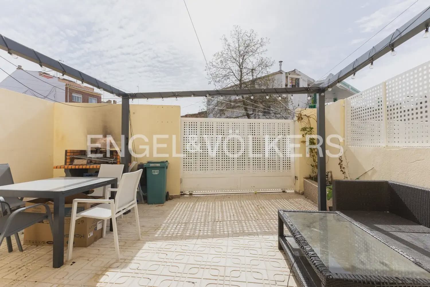 4 Zimmer Haus zu verkaufen in Requena mit Garage - 270.000 € (Ref: 9898293)
