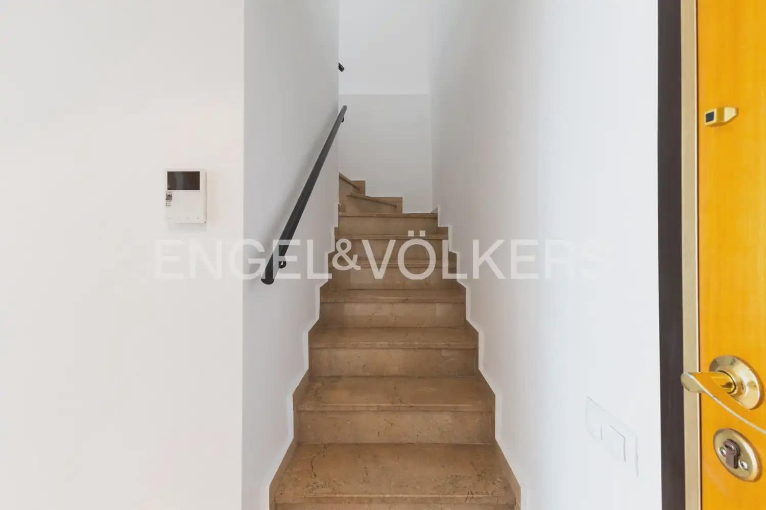 Ático de 3 habitaciones en València ciudad en alquiler con piscina garaje - 1.600 € (Ref: 9898297)
